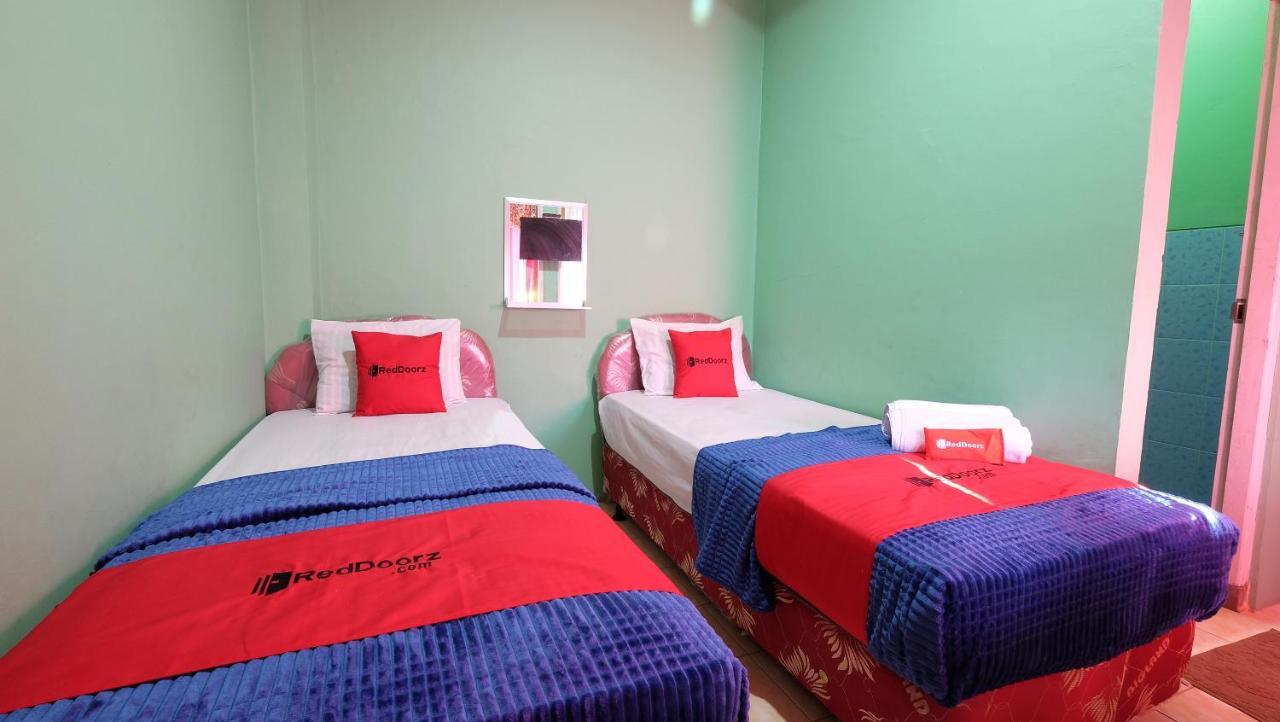 Reddoorz Near Mangrove Forest Kupang Kupang  Exterior photo